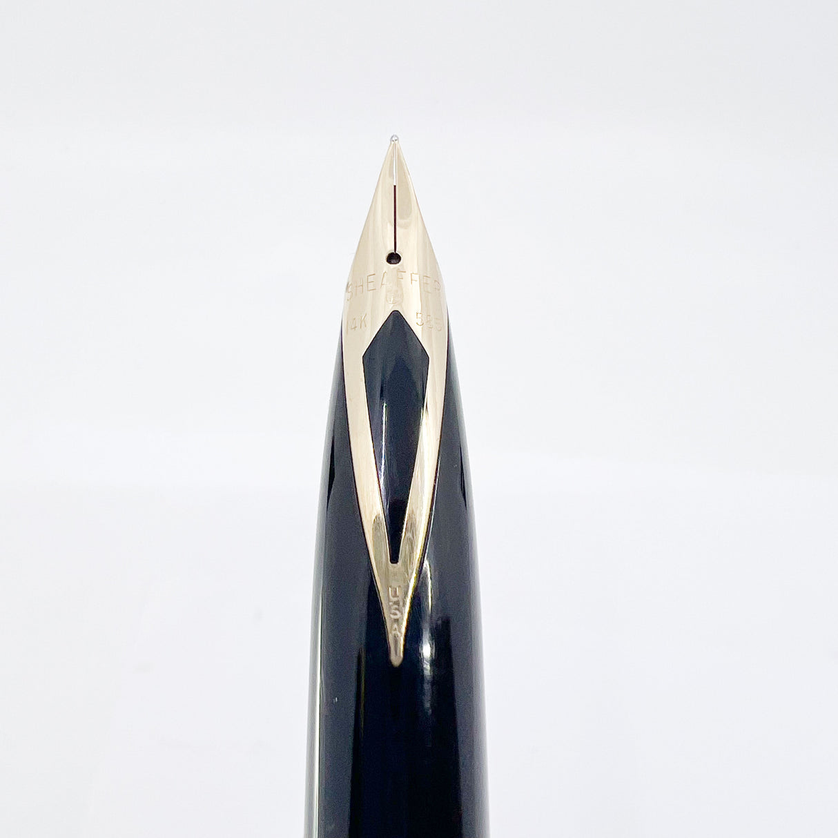 Sheaffer Full-Size Targa Gold-Plated Barleycorn Fountain Pen - Medium 14kt Gold Nib