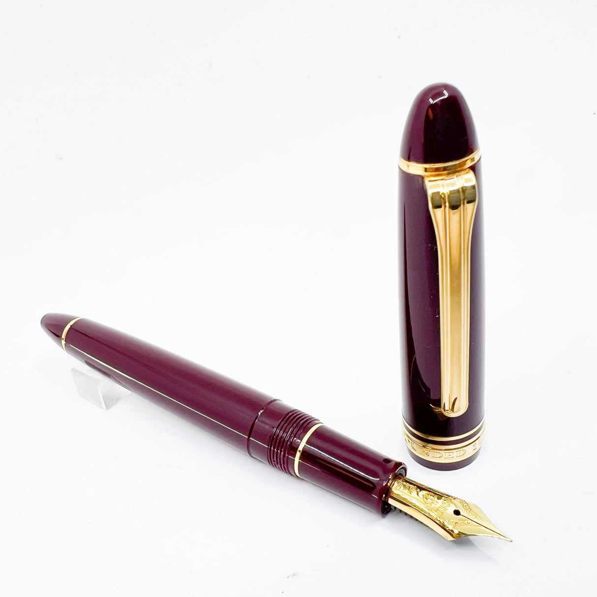 Sailor 1911 Standard Size Glossy Maroon Fountain Pen - Fine 14kt Gold Nib