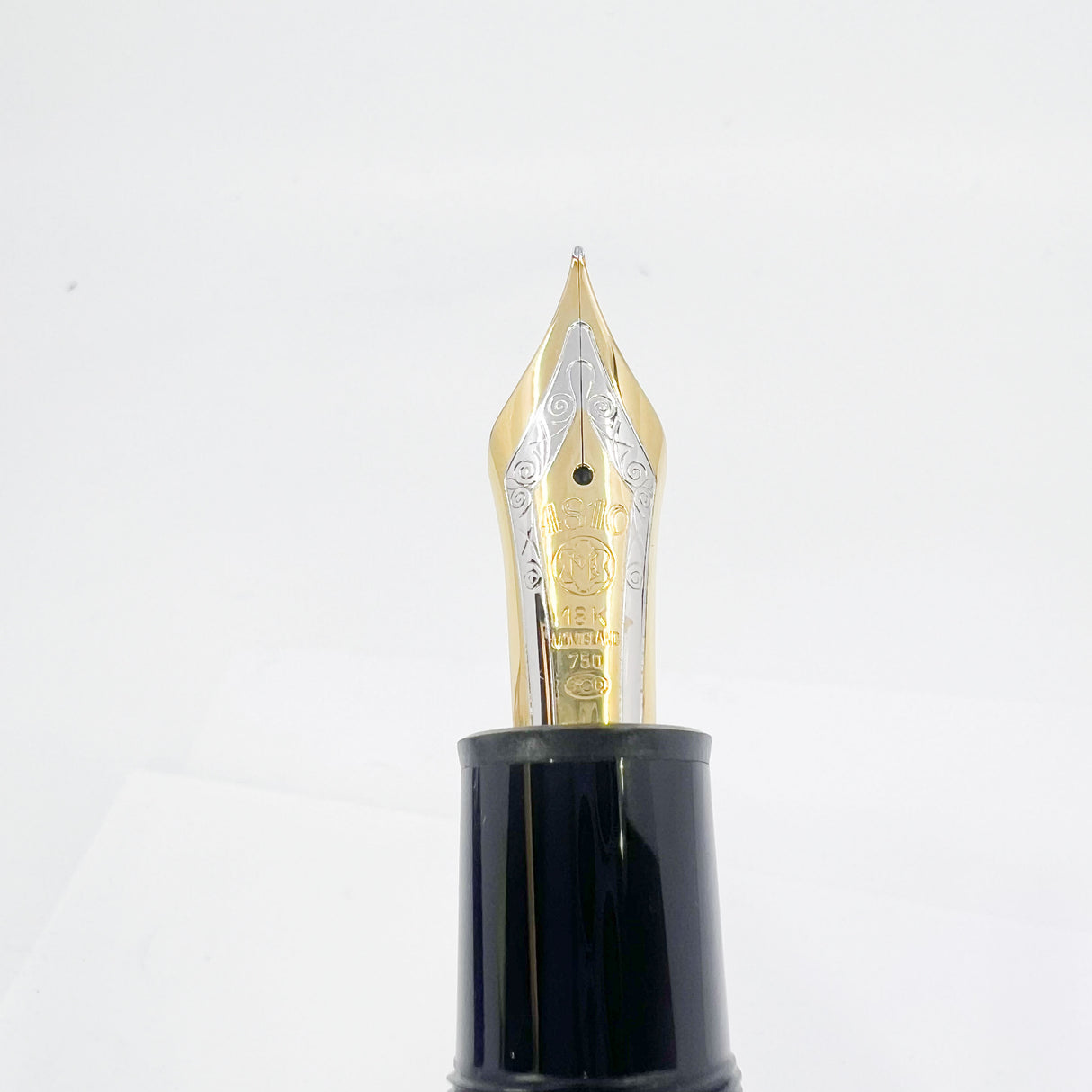 Montblanc Meisterstuck #149 (Largest) Fountain Pen   -   Fine 18kt Gold Nib - MINT!