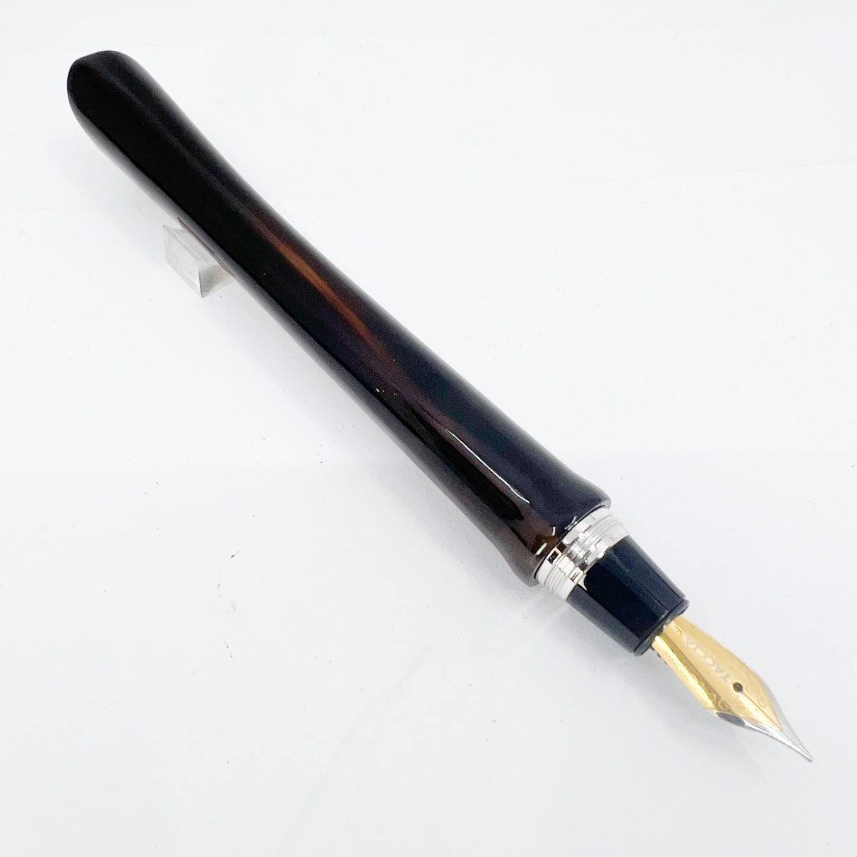 Taccia Savanna Buffalo Horn Fountain Pen - Fine Gold-Plated Nib