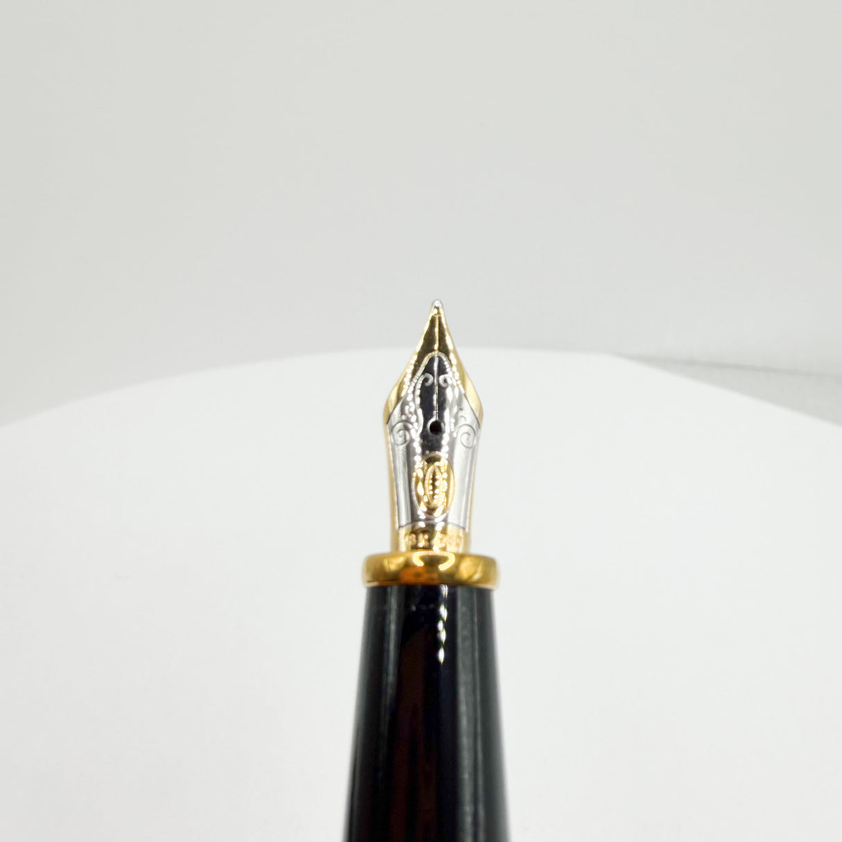 Cartier Diabolo Black Composite Fountain Pen - Medium 18kt Gold Nib