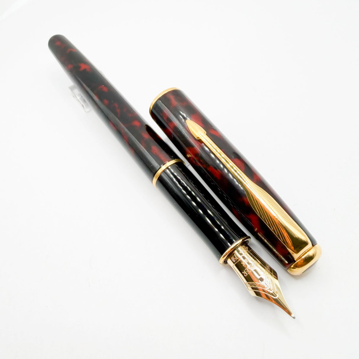 Parker Sonnet Firedance Lacque Red/Black Marble Fountain Pen - Fine 18kt Gold Nib