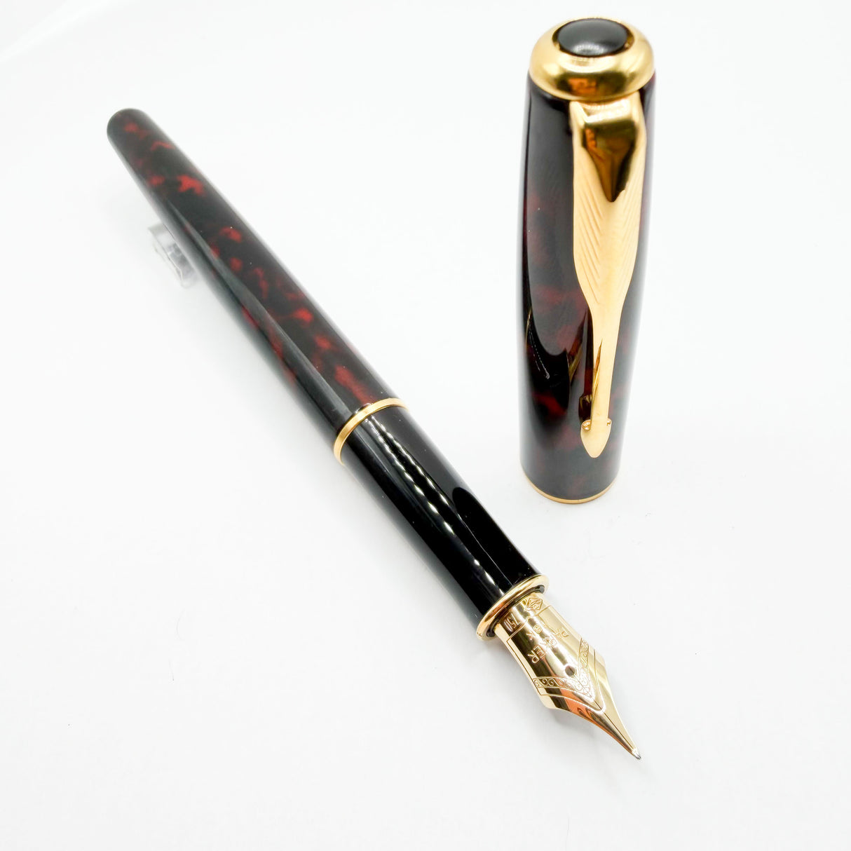 Parker Sonnet Firedance Lacque Red/Black Marble Fountain Pen - Fine 18kt Gold Nib