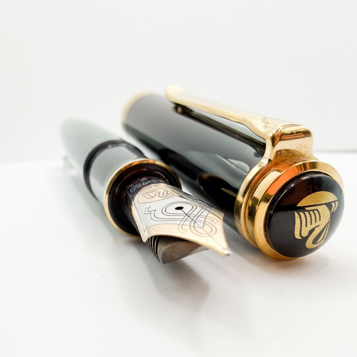 Pelikan Souveran M1000 Black/Green Striped Fountain Pen (Largest)  - Fine 18kt Gold Nib