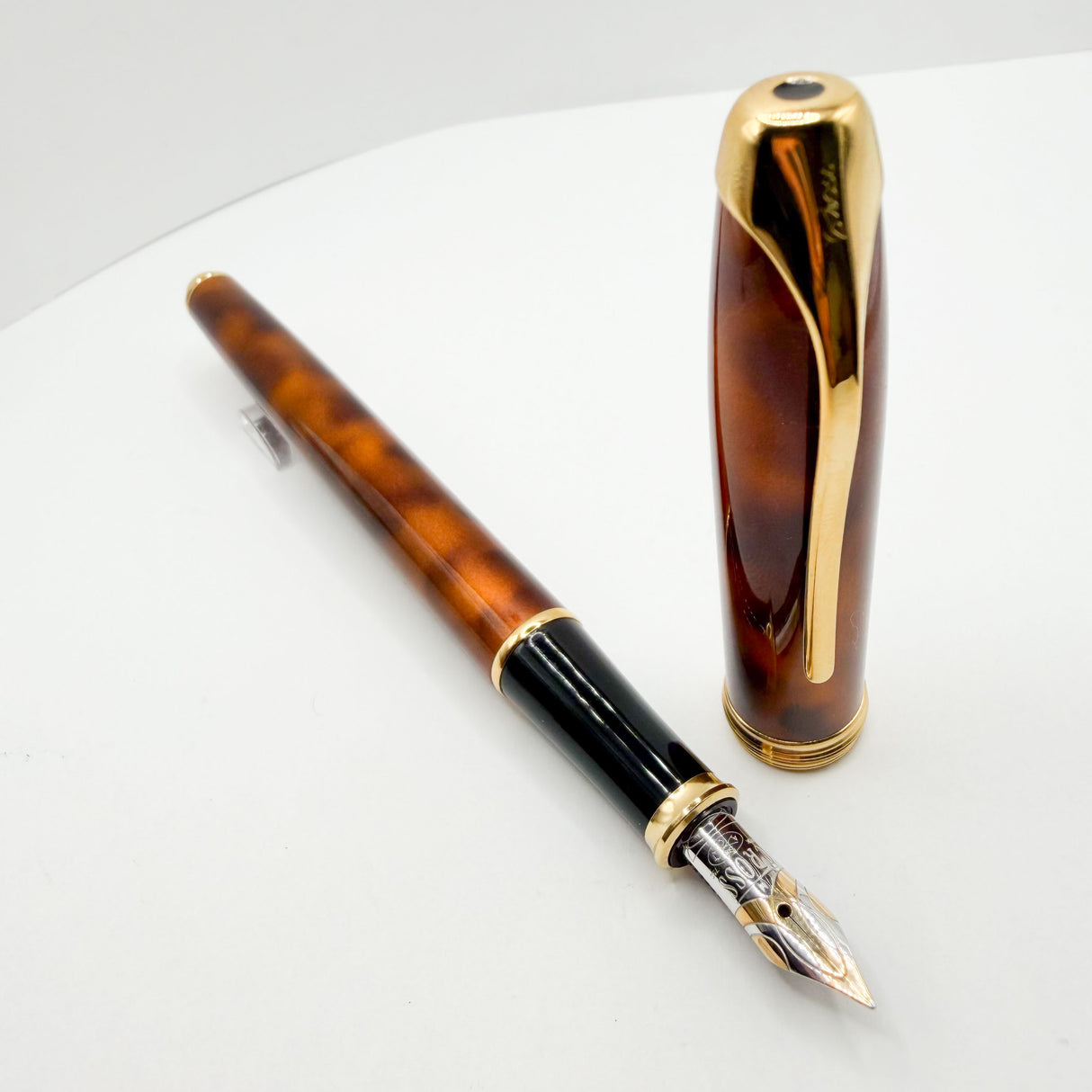 Cross Pinnacle Amber Marble Lacquer Fountain Pen -  Medium 18kt Gold Nib  -Scarce!