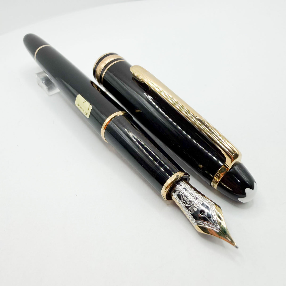 Montblanc Classique #144 Black Resin Fountain Pen  - Fine  14kt Gold Nib