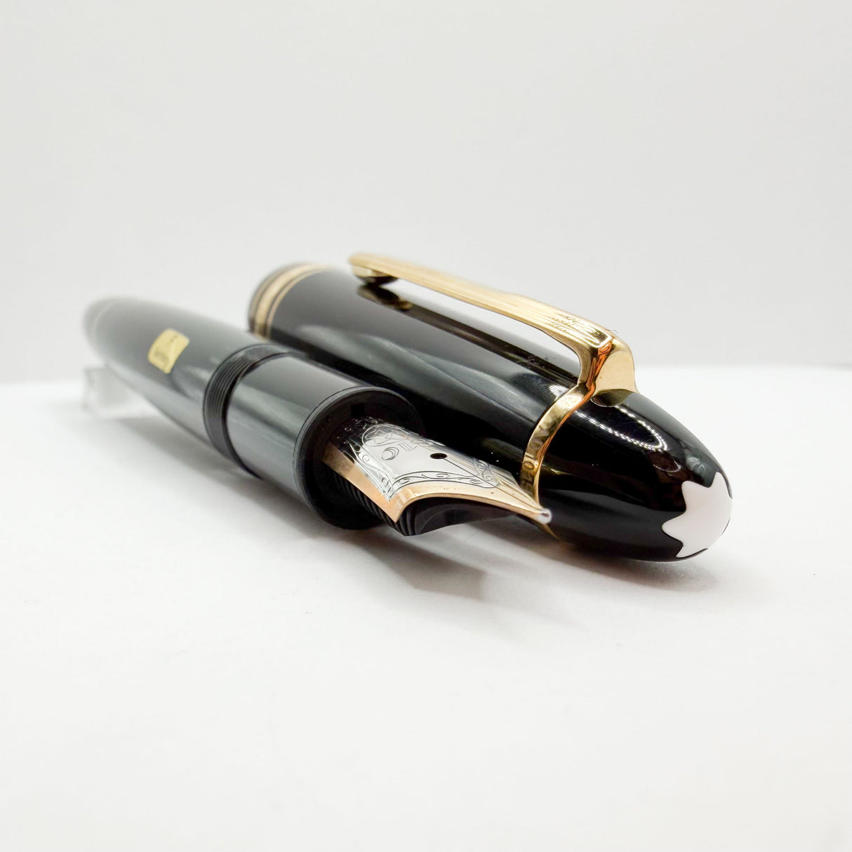 Montblanc Meisterstuck Black Resin #146 LeGrand Fountain Pen  - Fine 14kt  Gold Nib