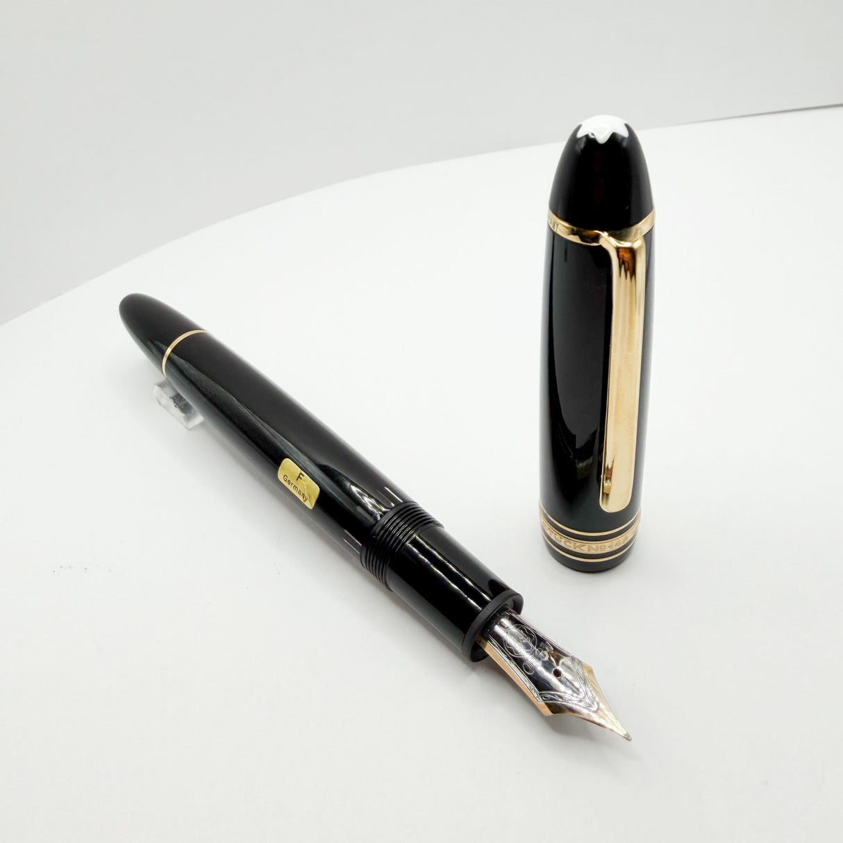 Montblanc Meisterstuck Black Resin #146 LeGrand Fountain Pen  - Fine 14kt  Gold Nib
