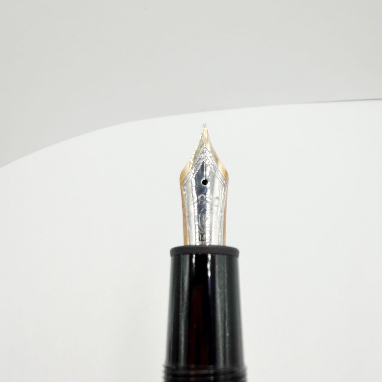 Montblanc Meisterstuck Black Resin #146 LeGrand Fountain Pen  - Fine 14kt  Gold Nib