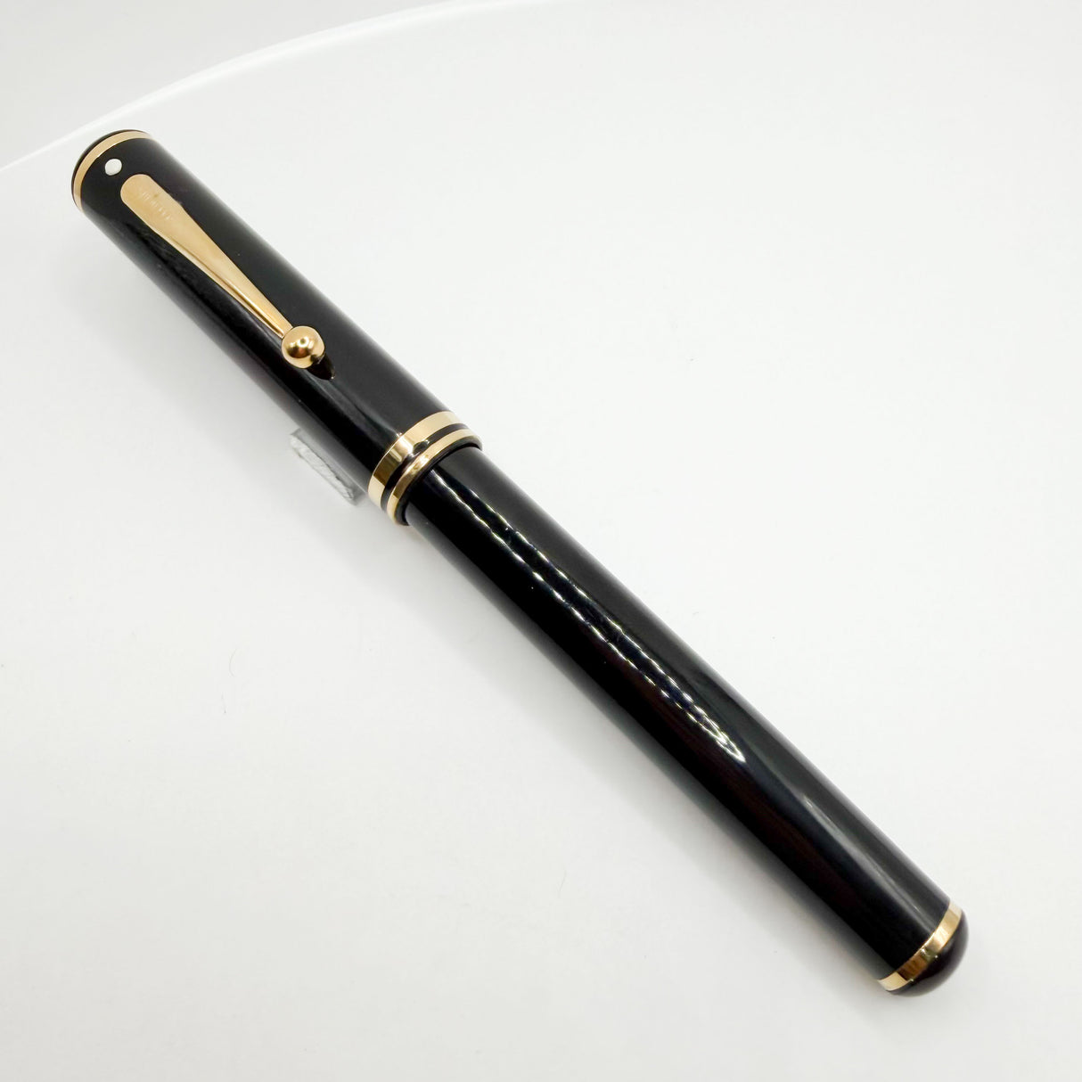Sheaffer Connaisseur Black Fountain Pen - Medium 18kt Gold Nib