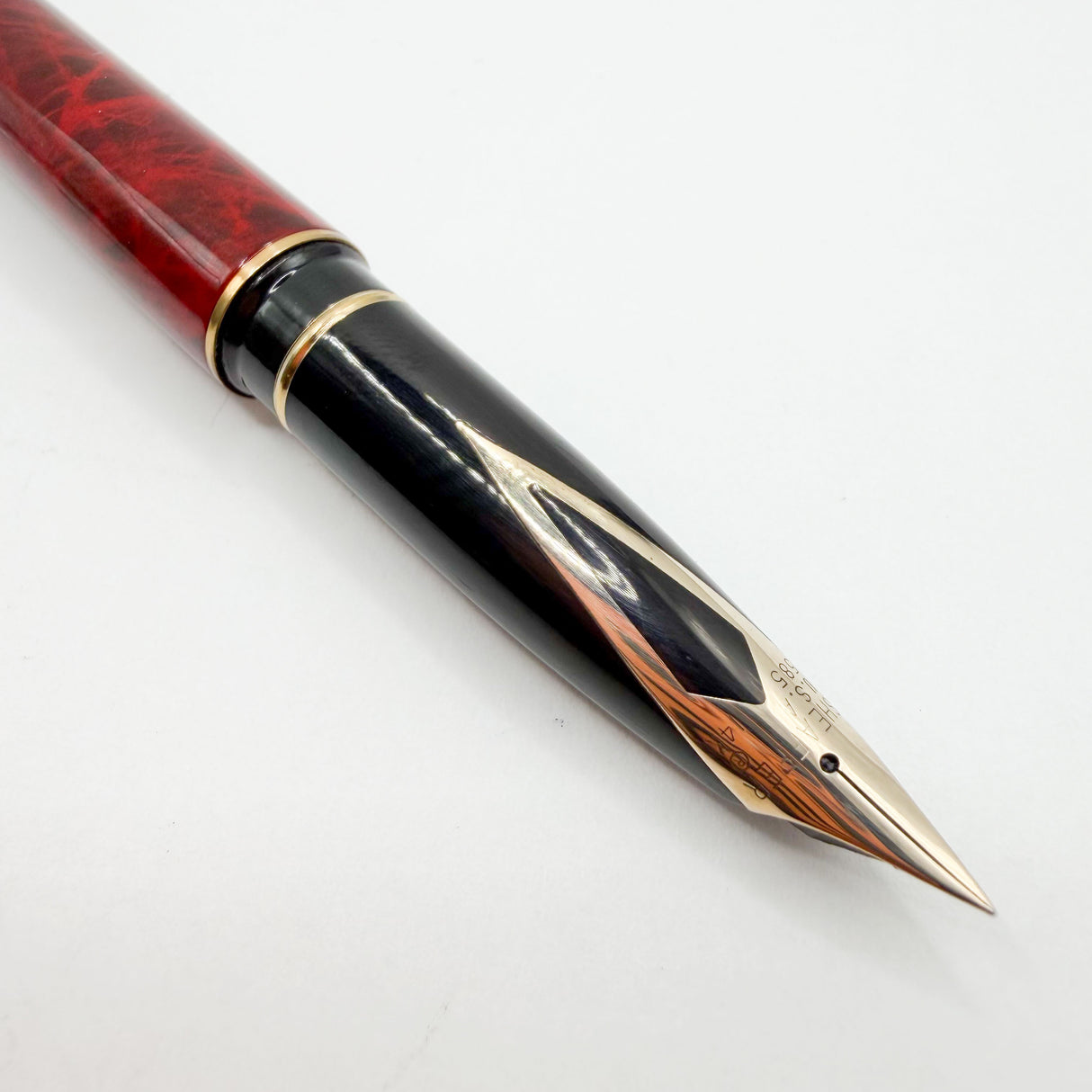 Sheaffer Full Size Targa Red Ronce Lacque Fountain Pen - Extra Fine 14kt Gold Nib