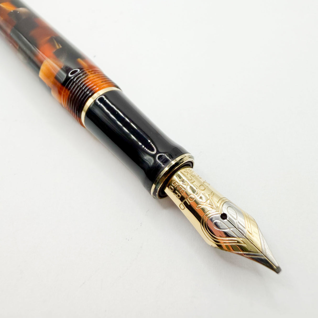 Parker Duofold Amber Check International Fountain Pen - Medium Italic 18kt Gold Nib