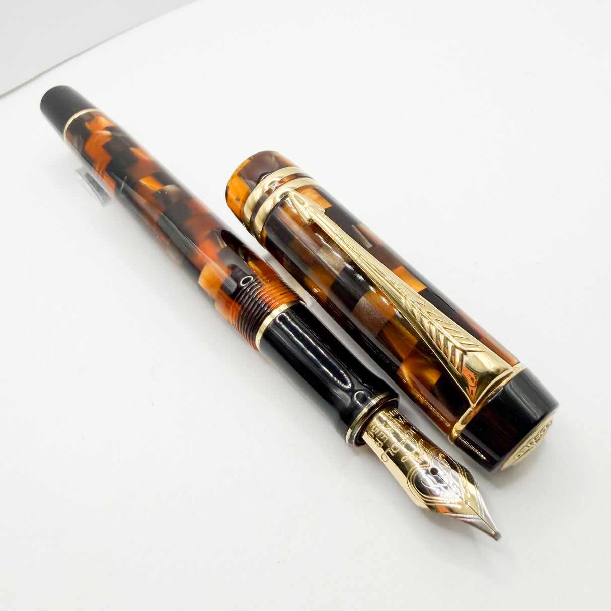 Parker Duofold Amber Check International Fountain Pen - Medium Italic 18kt Gold Nib