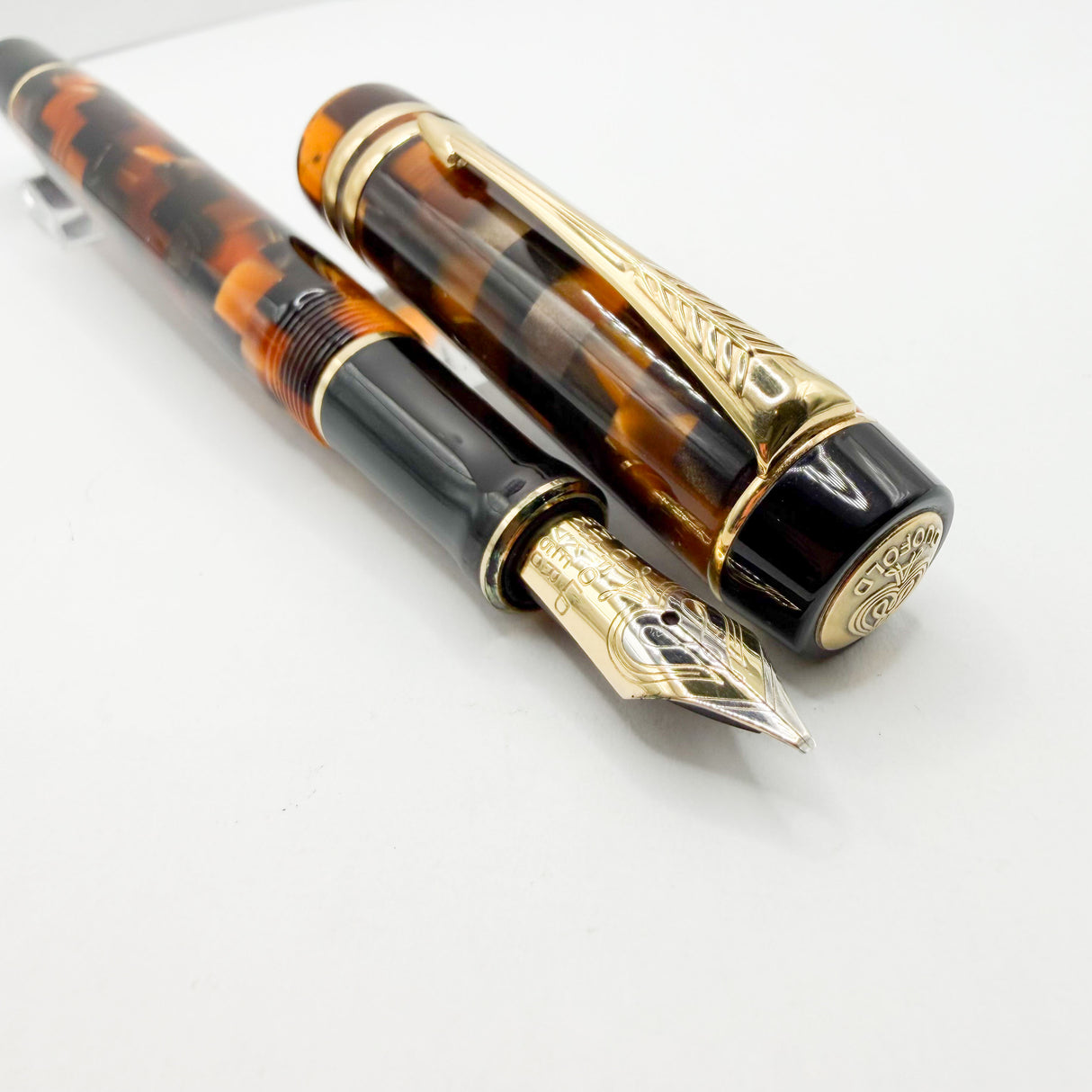 Parker Duofold Amber Check International Fountain Pen - Medium Italic 18kt Gold Nib