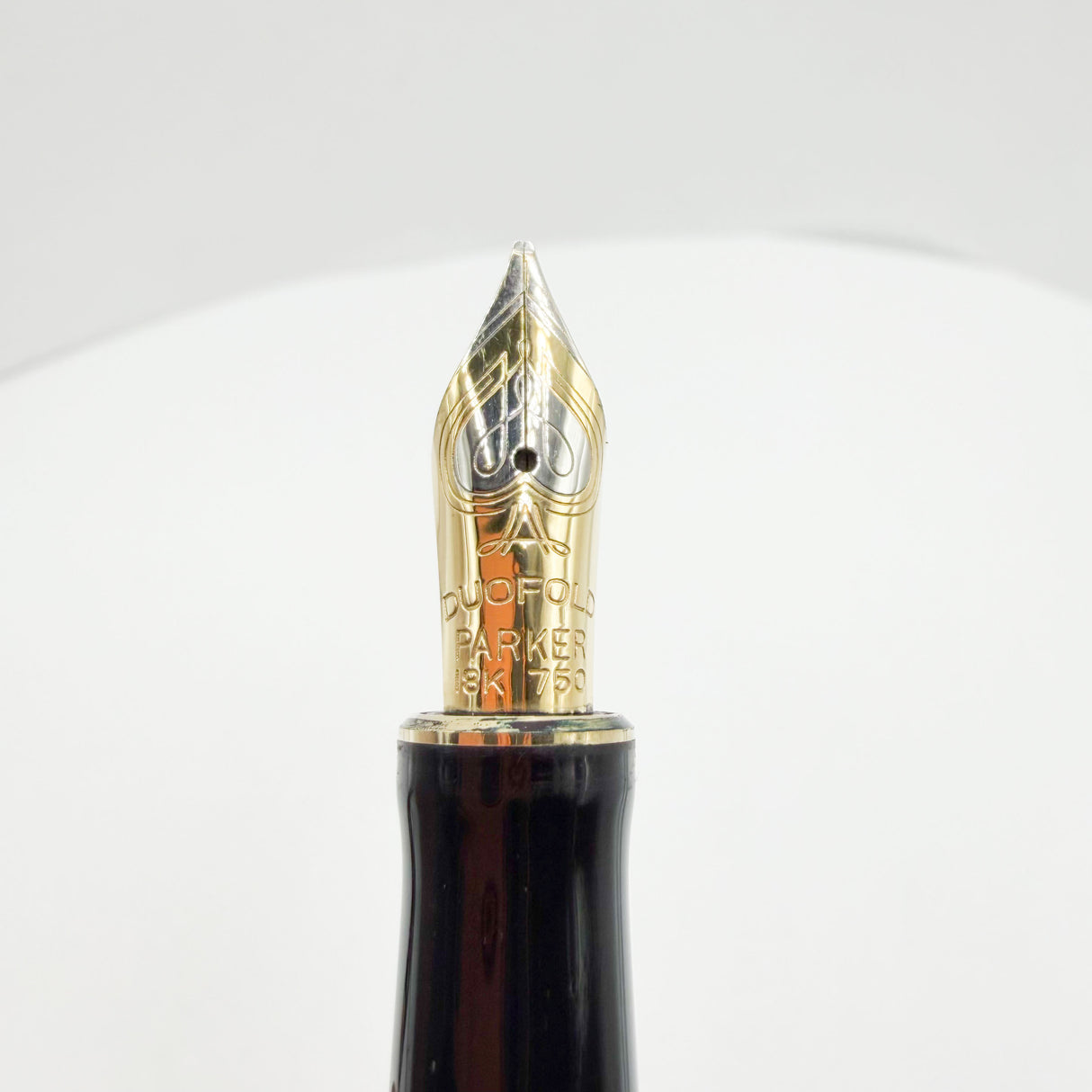 Parker Duofold Amber Check International Fountain Pen - Medium Italic 18kt Gold Nib