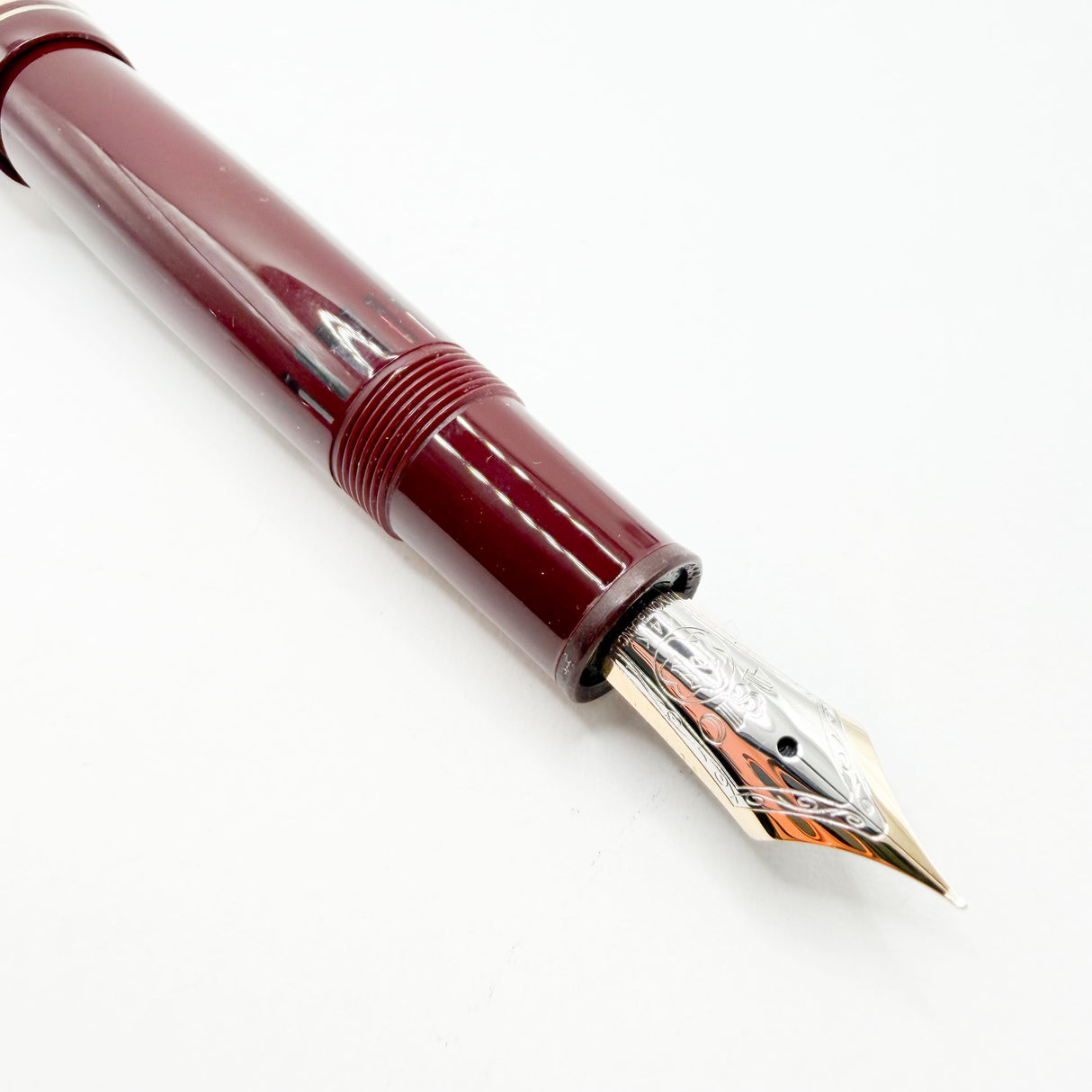 Montblanc Meisterstuck Bordeaux Resin #146 LeGrand Fountain Pen - Extra Fine 14kt Gold Nib