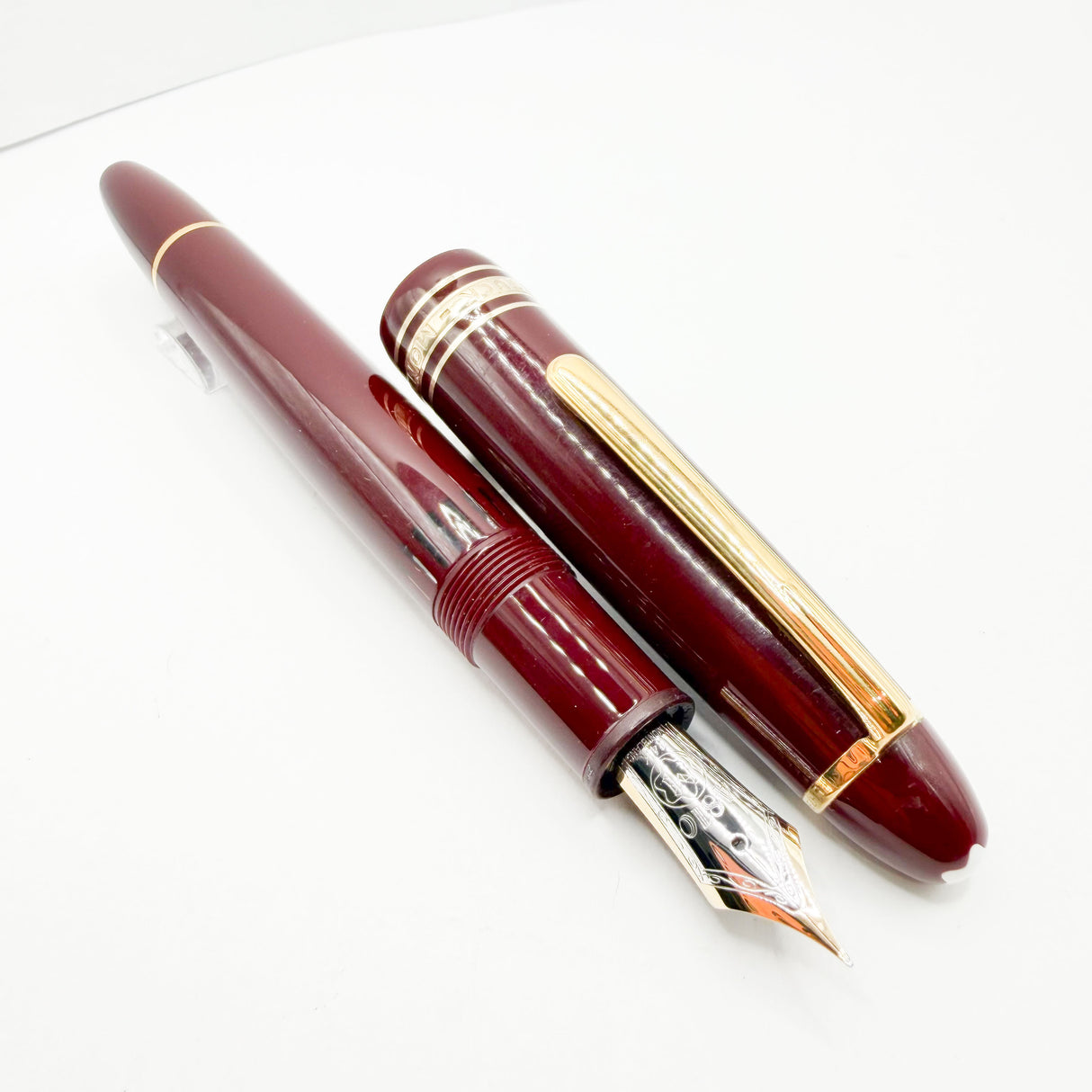 Montblanc Meisterstuck Bordeaux Resin #146 LeGrand Fountain Pen - Extra Fine 14kt Gold Nib