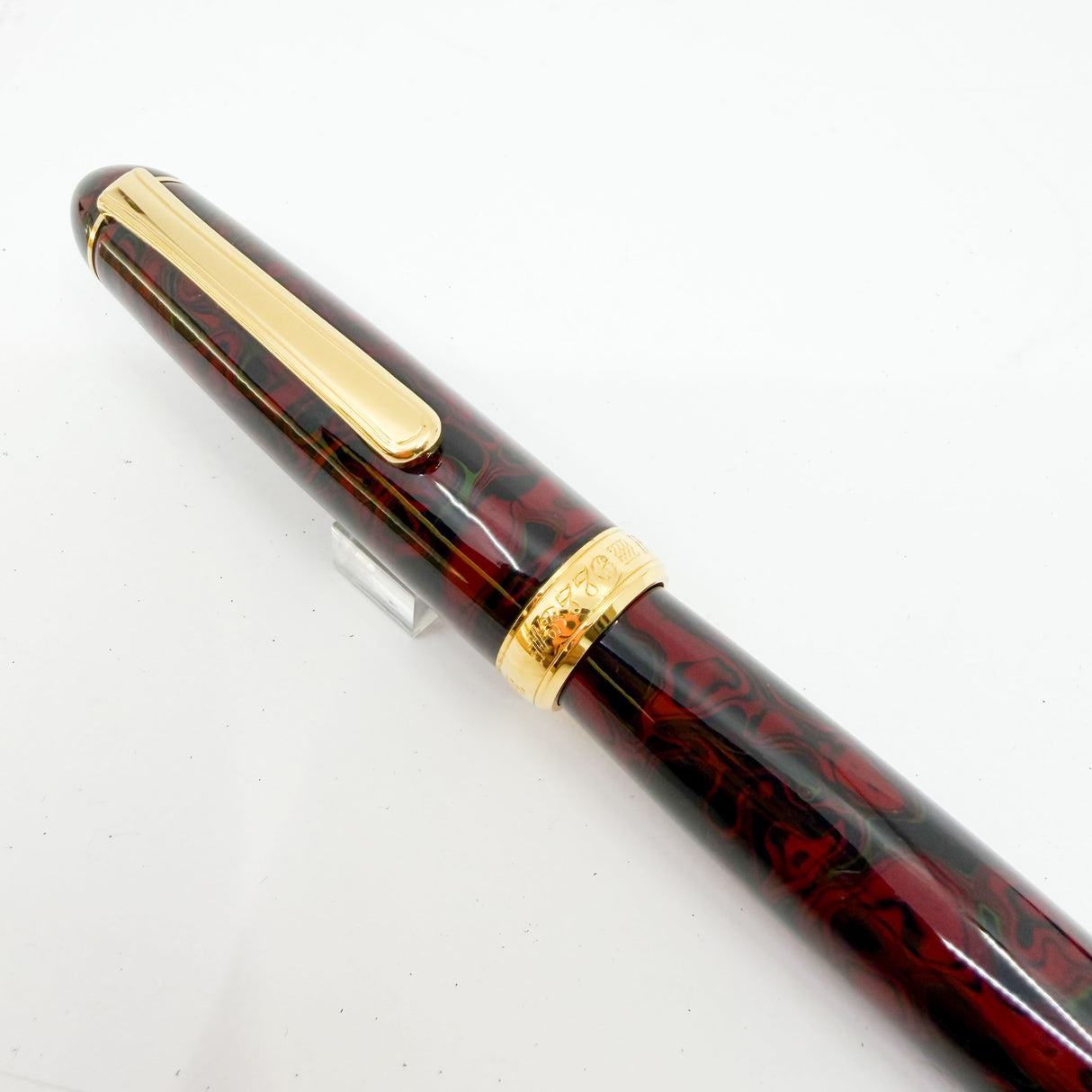 Platinum Larger Early-Style #3776 Marbled Red/Black Urushi Kara-nuri Fountain Pen - Fine 18 Kt Gold Nib