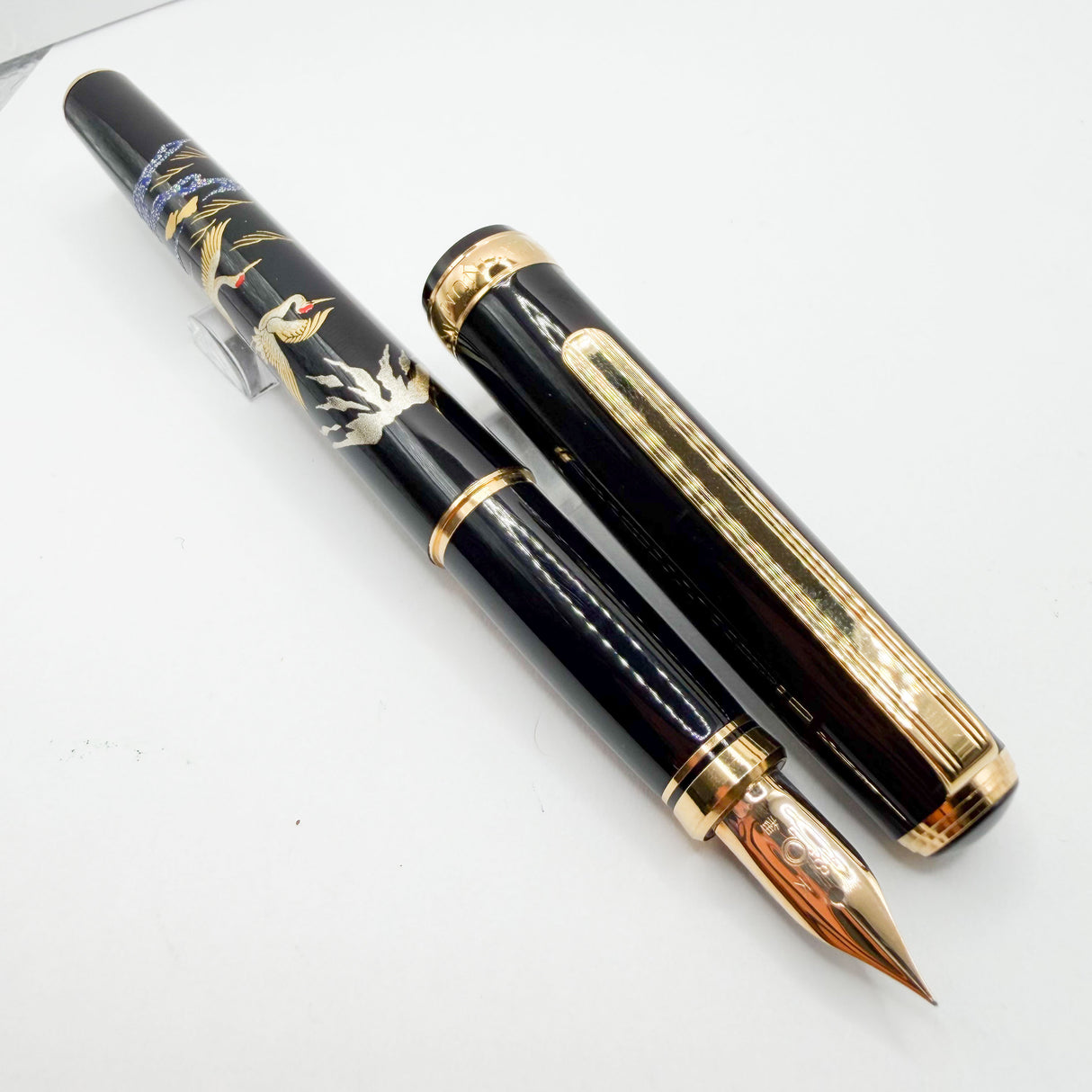 Platinum "Modern Maki-e" Cranes Fountain Pen - Fine 18kt Gold Nib