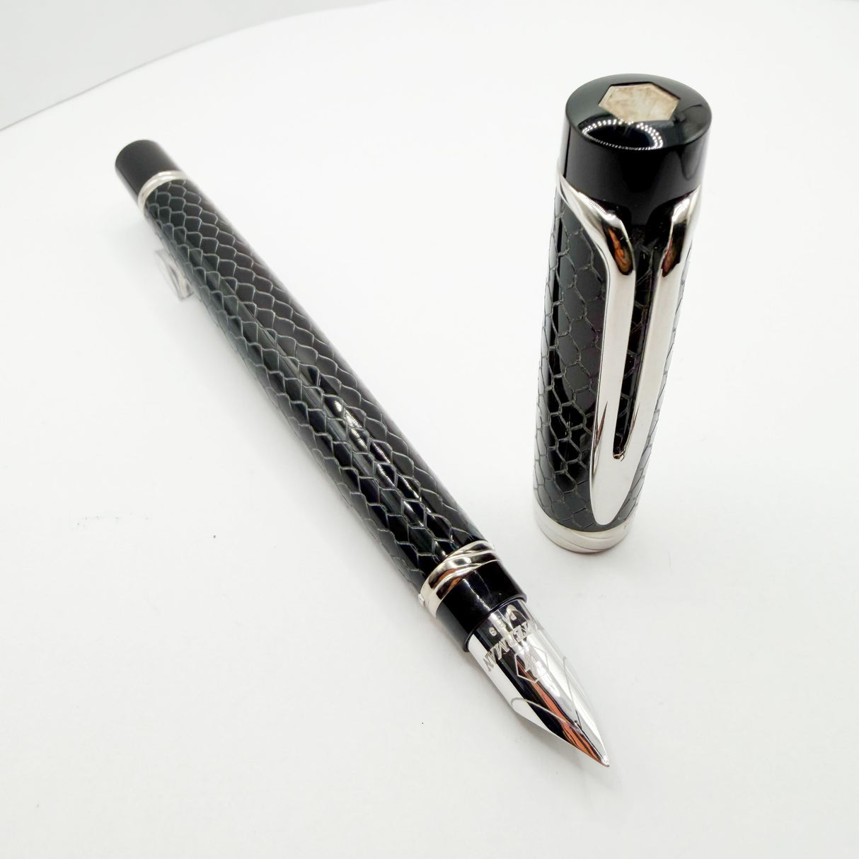Waterman Liaison "Cobra" Fountain Pen - Fine 18kt Gold Nib - Rare, Especially in this Pristine Never-Used Condition!