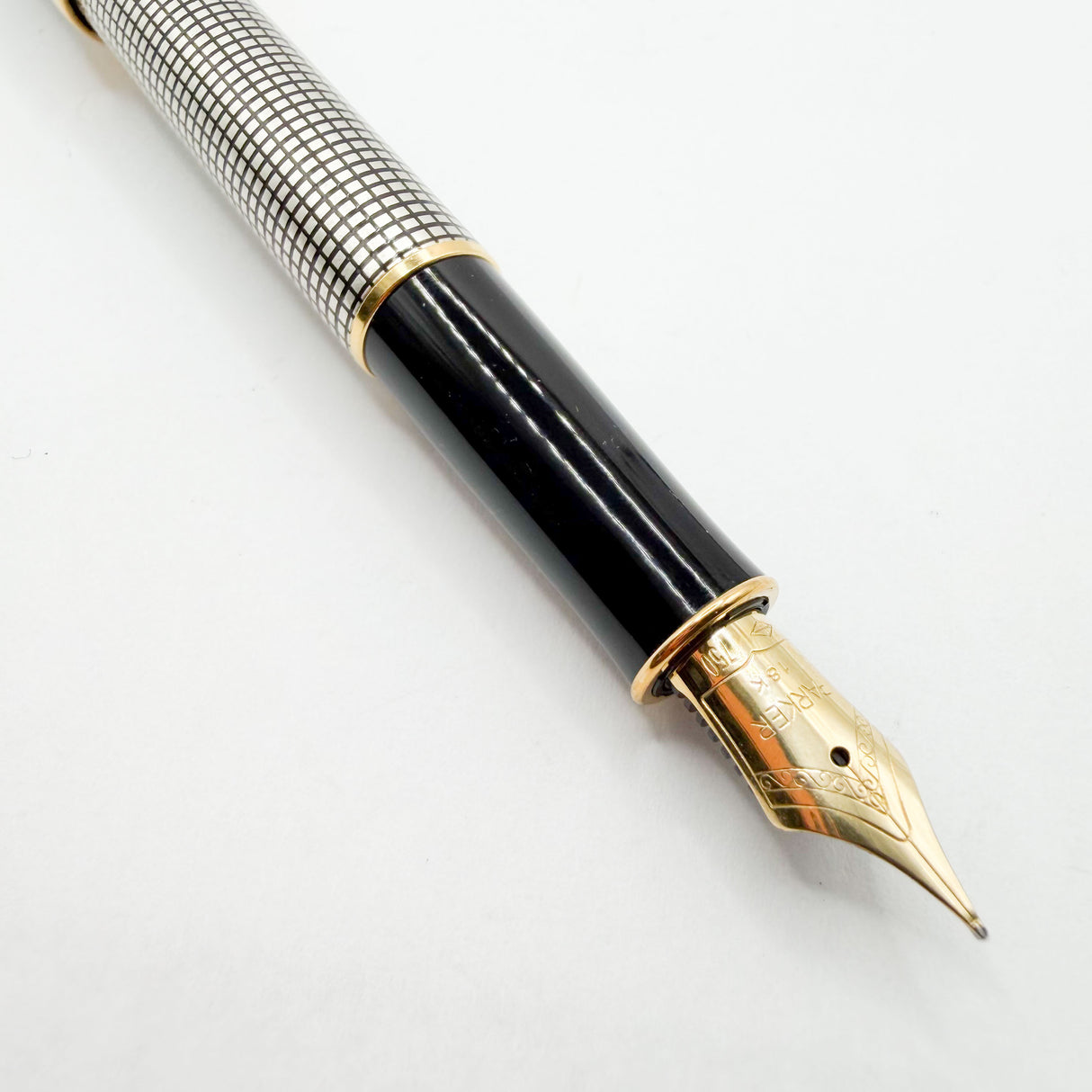 Parker Sonnet Sterling Silver Cisele Cross Hatch Fountain Pen - Extra Fine 18kt Gold Nib
