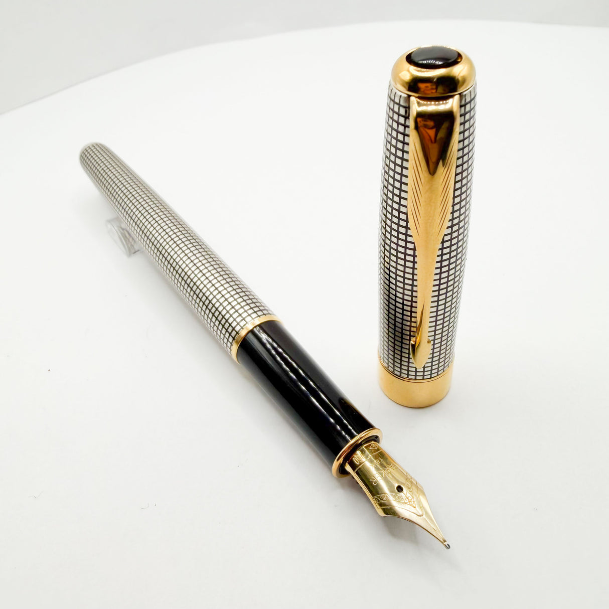 Parker Sonnet Sterling Silver Cisele Cross Hatch Fountain Pen - Extra Fine 18kt Gold Nib