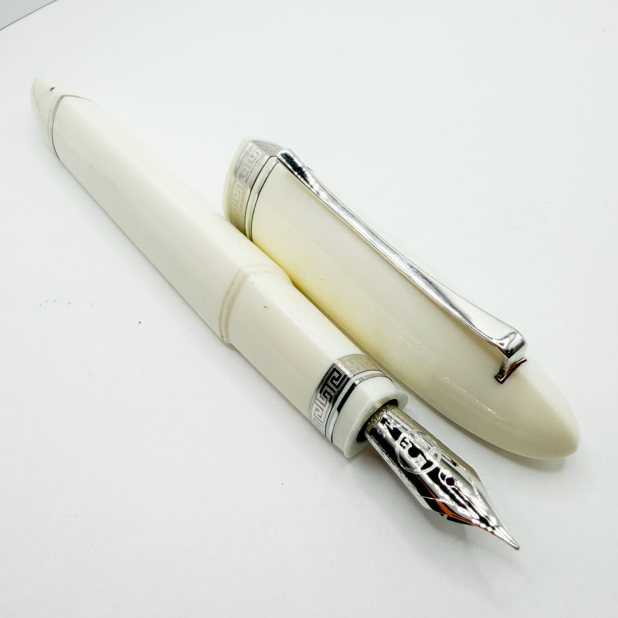 OMAS White 360 Triangular Fountain Pen - Flexible Fine 18kt Gold Nib