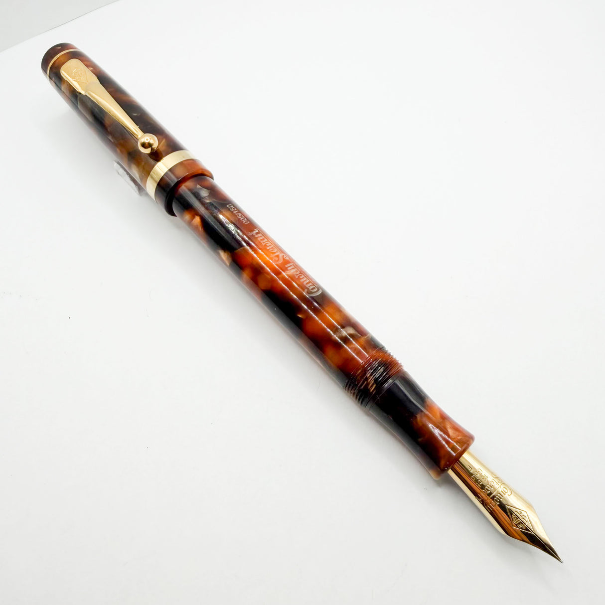 Conway Stewart Bracket Brown Marble "Duro for Fahrneys" Fountain Pen - Fine 18kt Gold Nib - Circa 2008