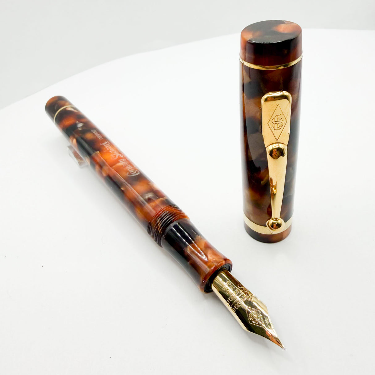 Conway Stewart Bracket Brown Marble "Duro for Fahrneys" Fountain Pen - Fine 18kt Gold Nib - Circa 2008