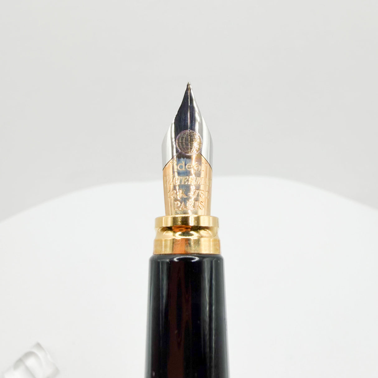 Waterman Man 100 Opera Black Chased  Fountain Pen - Fine 18kt Gold Nib