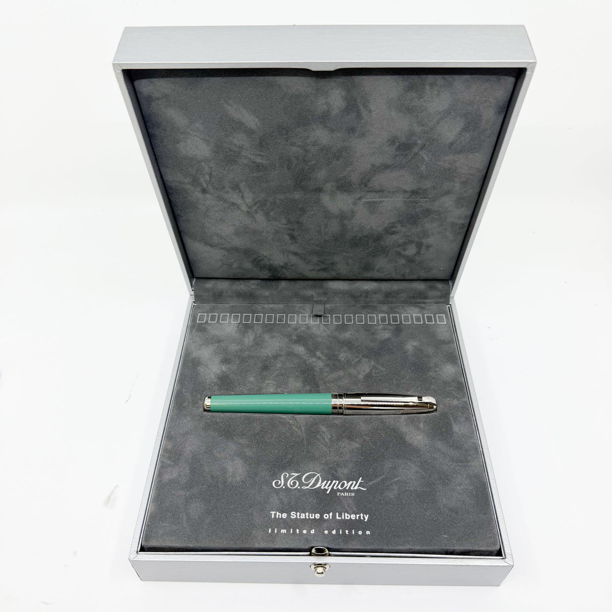 S.T. DuPont Statue of Liberty Limited Edition Fountain Pen - Medium 18kt Gold Nib