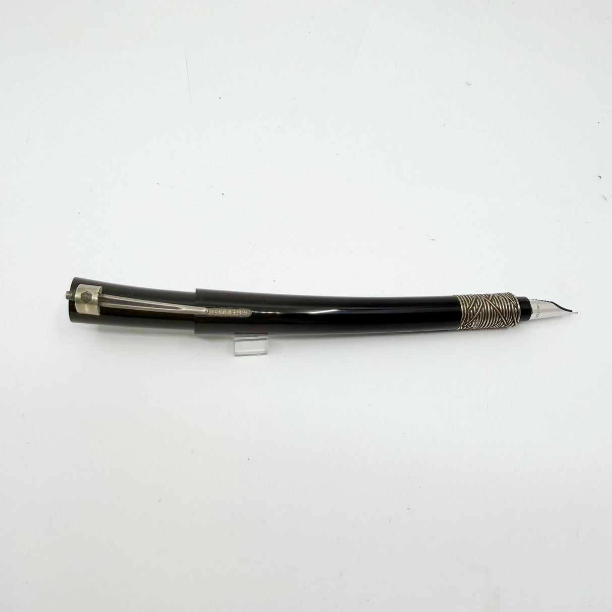Waterman Black Serenite Fountain Pen - Medium 18kt Gold Nib