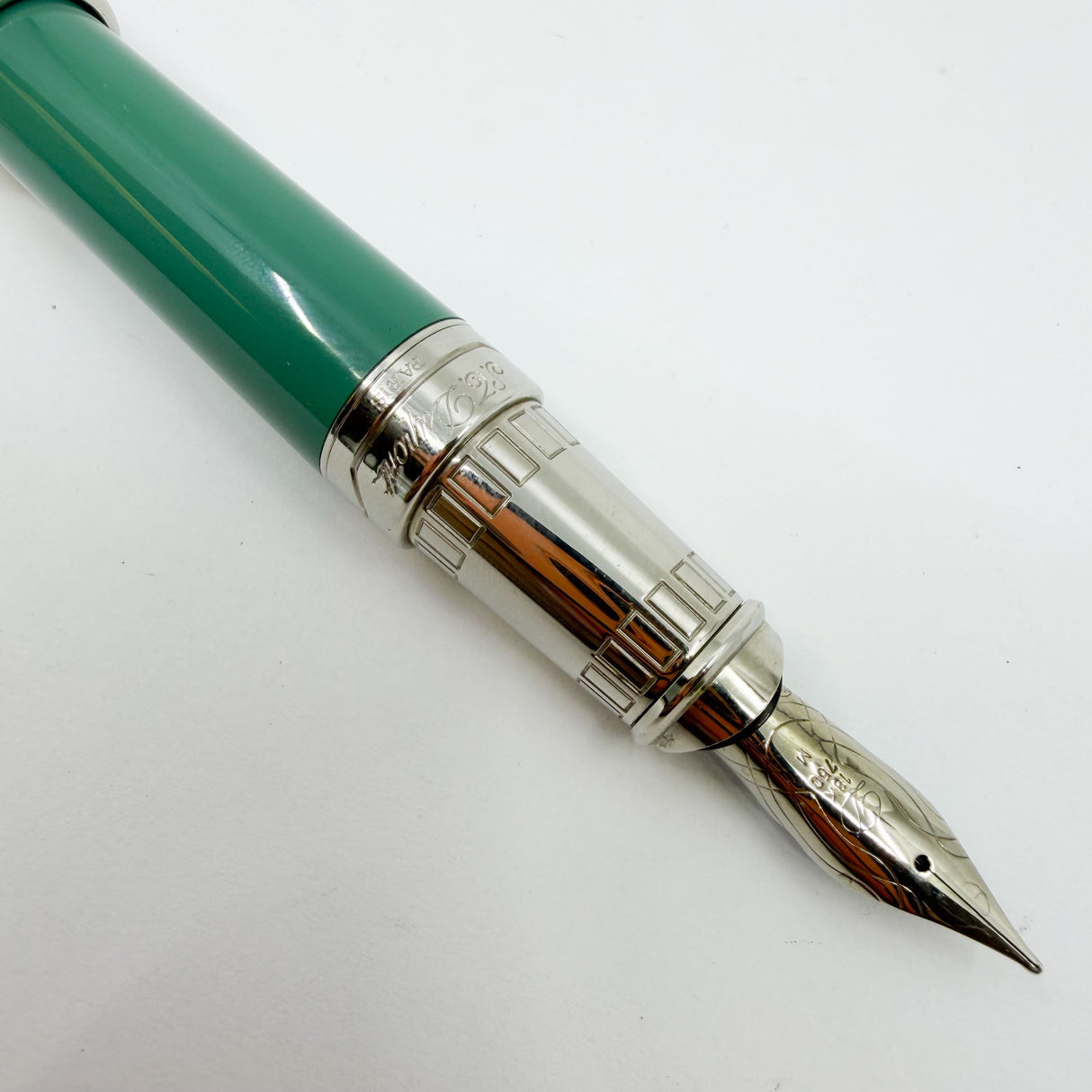 S.T. DuPont Statue of Liberty Limited Edition Fountain Pen - Medium 18kt Gold Nib
