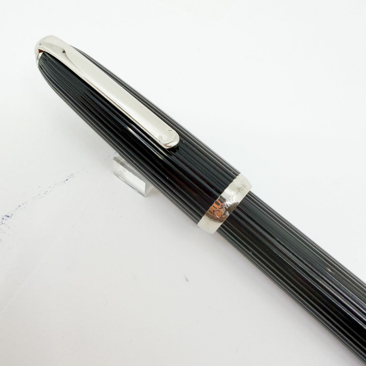 Cartier - Louis Cartier Black Composite Ribbed Fountain Pen - Fine 18kt Gold Nib