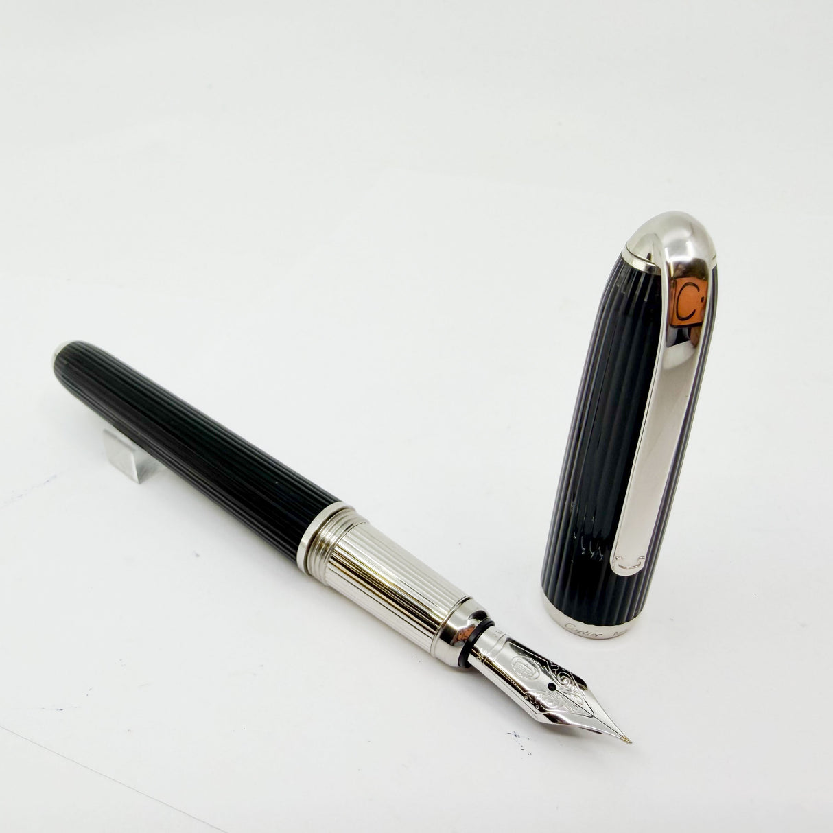Cartier - Louis Cartier Black Composite Ribbed Fountain Pen - Fine 18kt Gold Nib