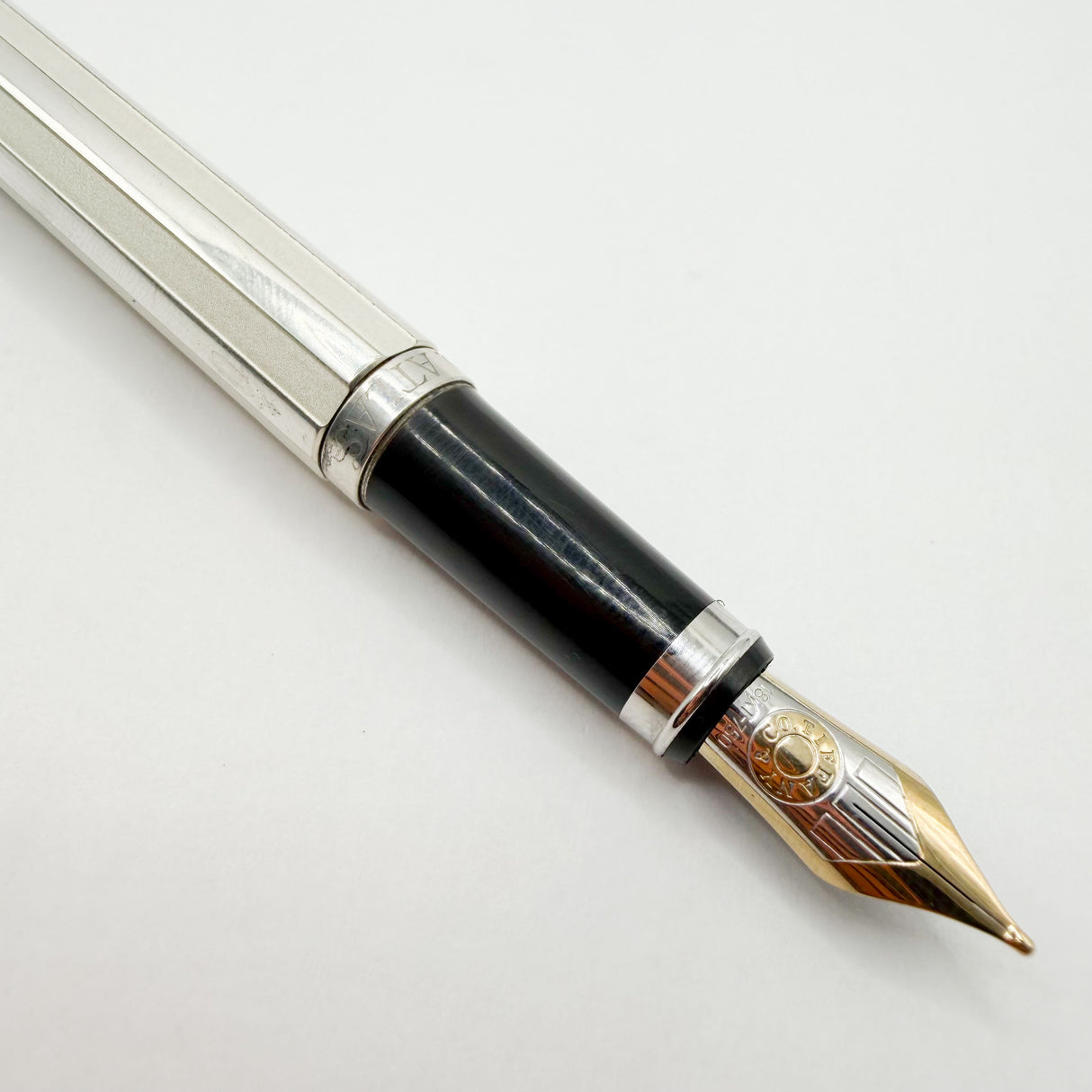 Tiffany Atlas Fountain Pen with Alternating White Lacquered Strips & Sterling Silver Strips & Sterling Clip and Trim - Medium 18kt Gold Tiffany & Co. Nib