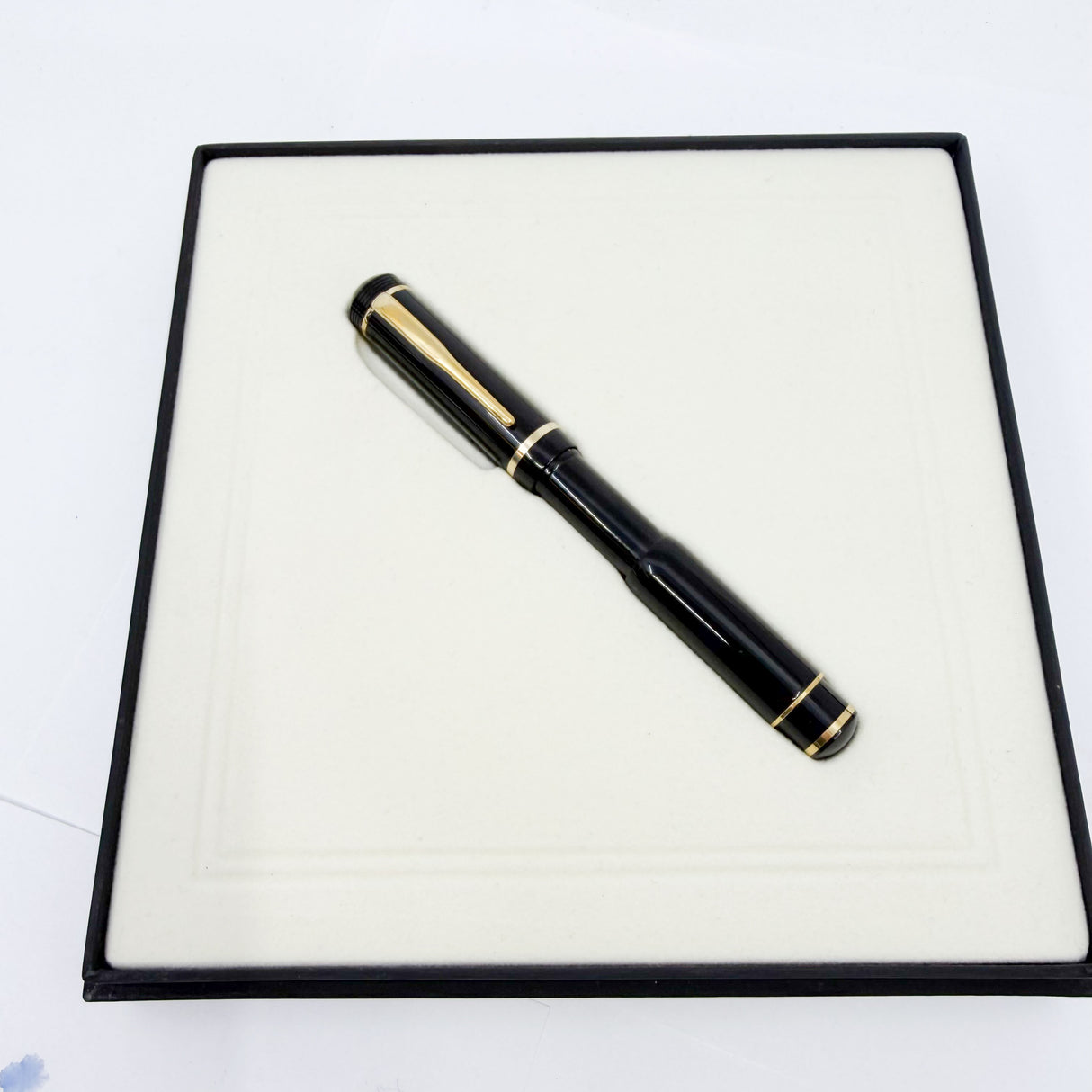 Montblanc Historical Limited Edition Fountain Pen Celebrating its 100th Anniversary - Fine 18kt Gold Retractable Nib