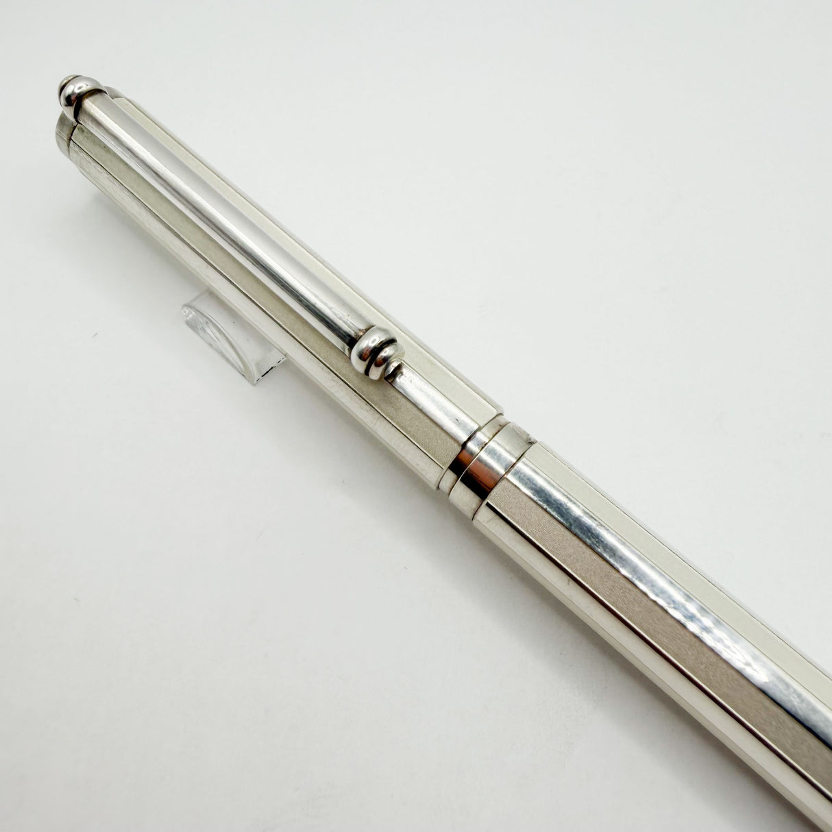 Tiffany Atlas Fountain Pen with Alternating White Lacquered Strips & Sterling Silver Strips & Sterling Clip and Trim - Medium 18kt Gold Tiffany & Co. Nib