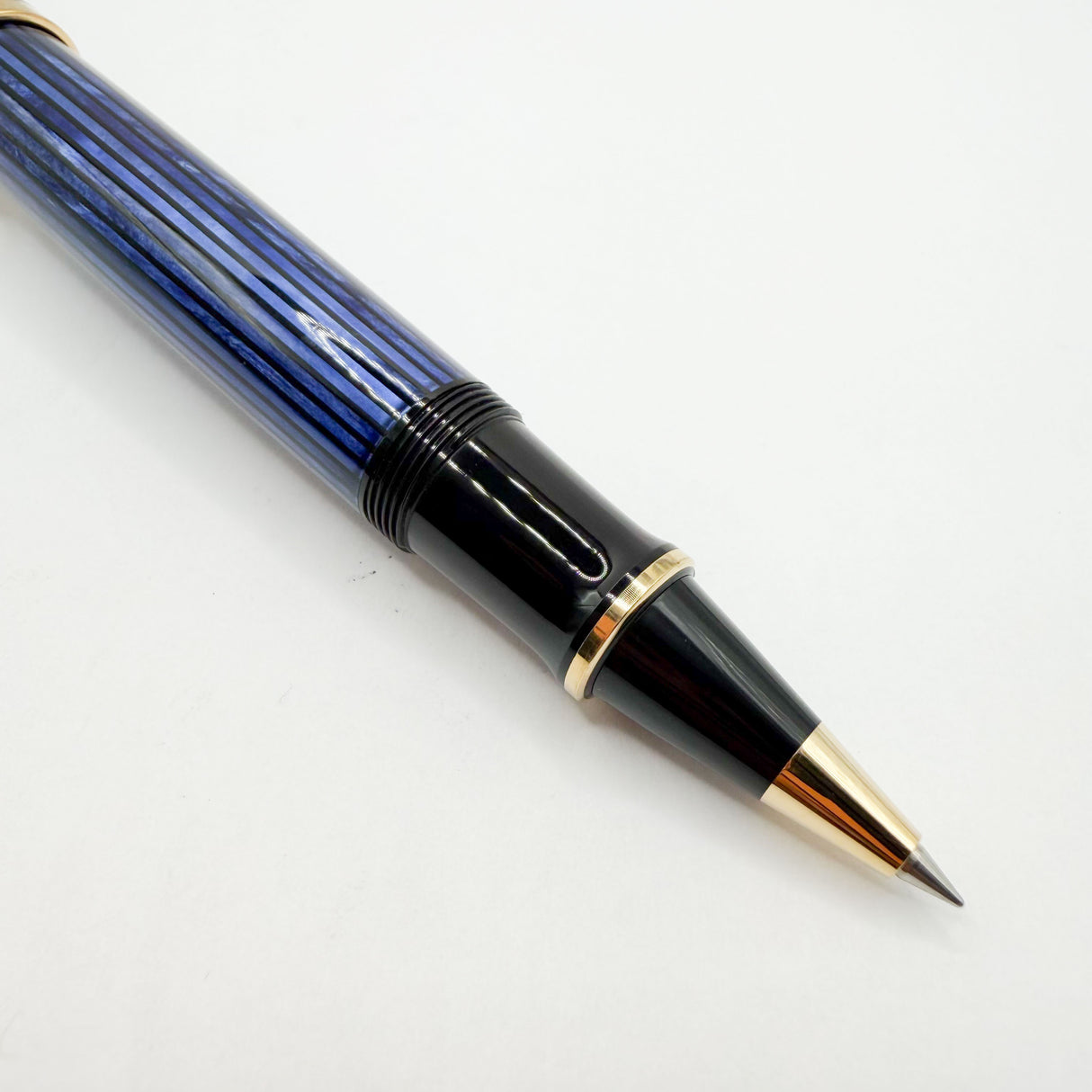 Pelikan  R800 Blue Striped/Black Cap Rollerball
