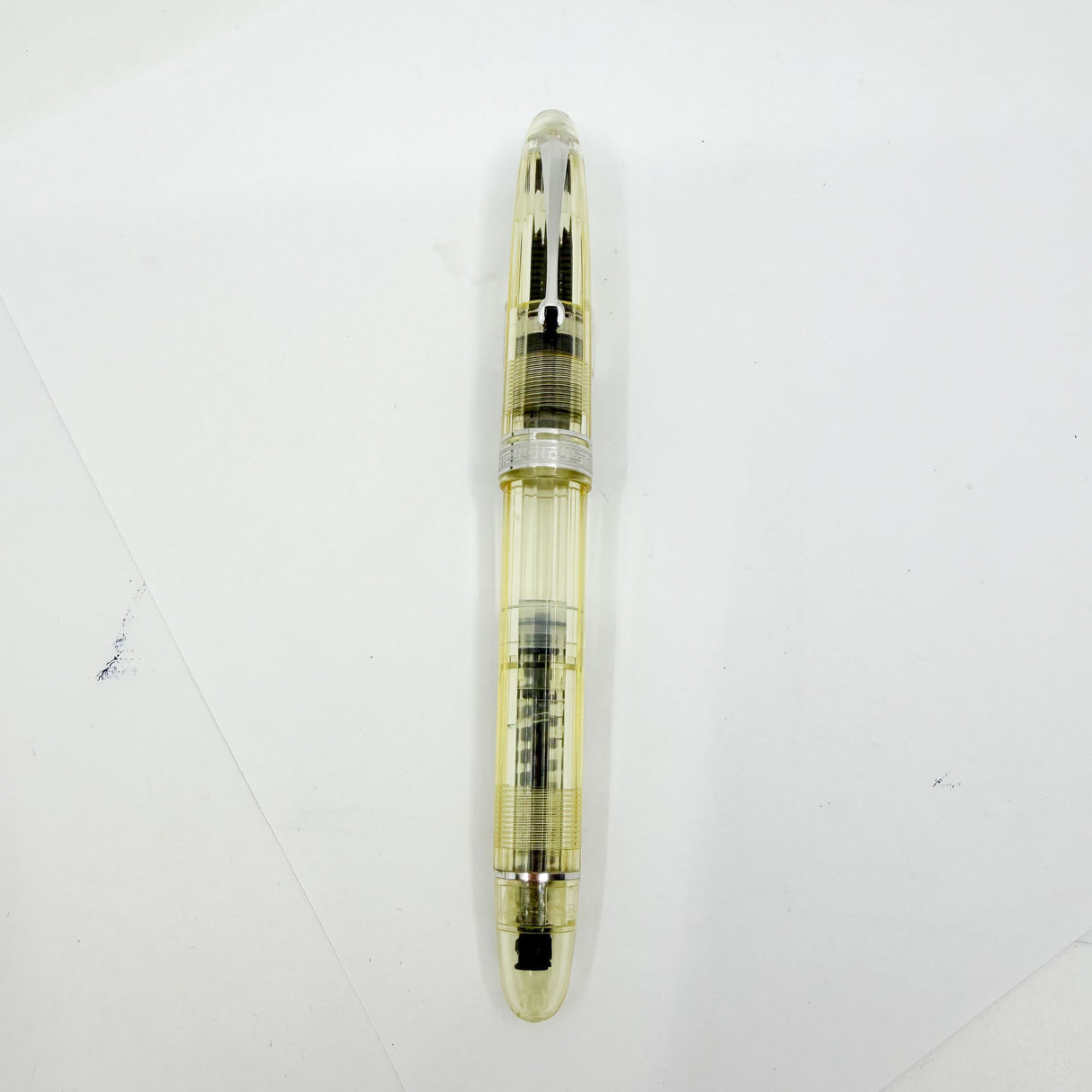 OMAS "Vision" Ogiva Transparent Fluted Demonstrator Fountain Pen - Fine 18kt Gold Nib