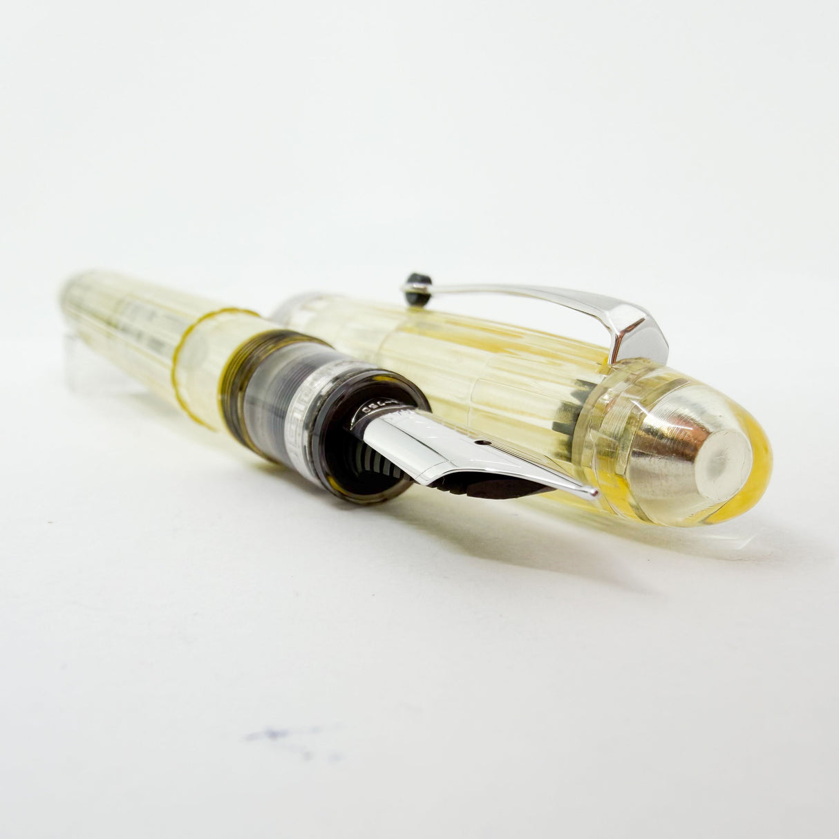 OMAS "Vision" Ogiva Transparent Fluted Demonstrator Fountain Pen - Fine 18kt Gold Nib