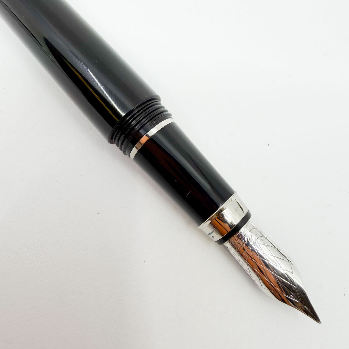 Cartier Roadster Black Composite Fountain Pen - Fine 18kt Gold Nib