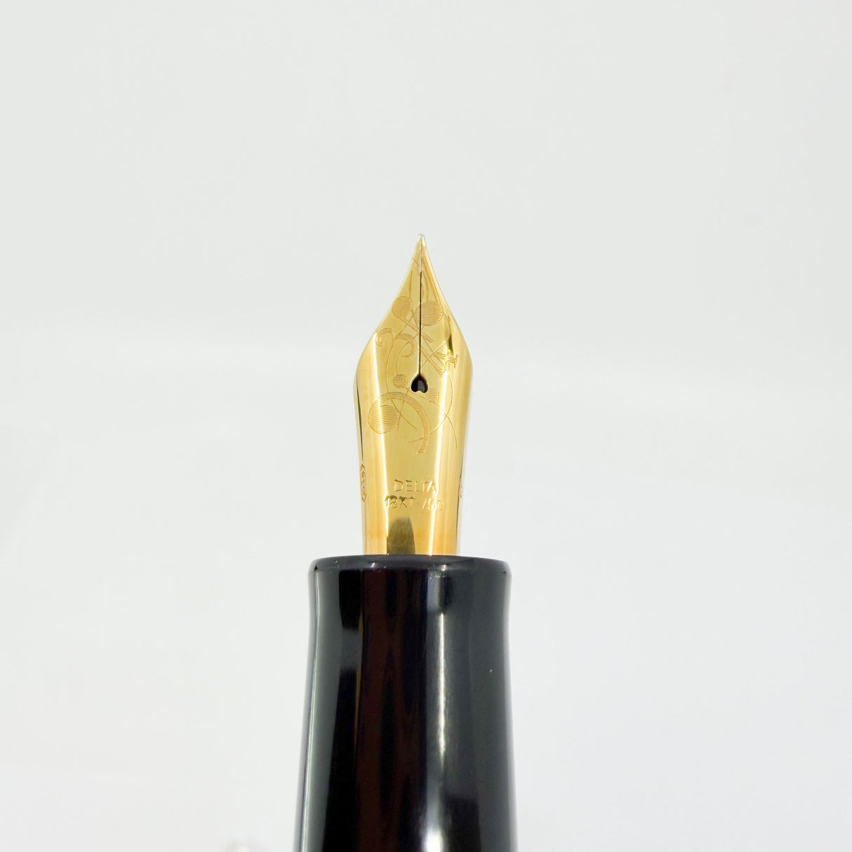 Delta Enrico Caruso Celluloid Special Limited Edition Fountain Pen - Extra Fine 18kt Gold Nib