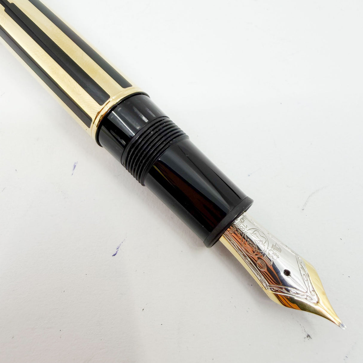 Montblanc Meisterstuck Solitaire  Le Grand 146 Black Resin & Gold Plated Striped Filigree Fountain Pen - Fine 18kt Gold Nib