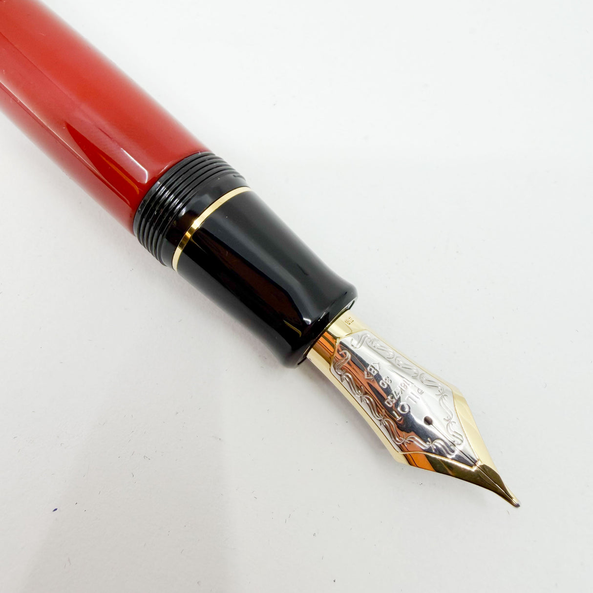 Pilot Namiki Custom 845  Vermillion Urushi Fountain Pen - Broad 18kt Gold Nib