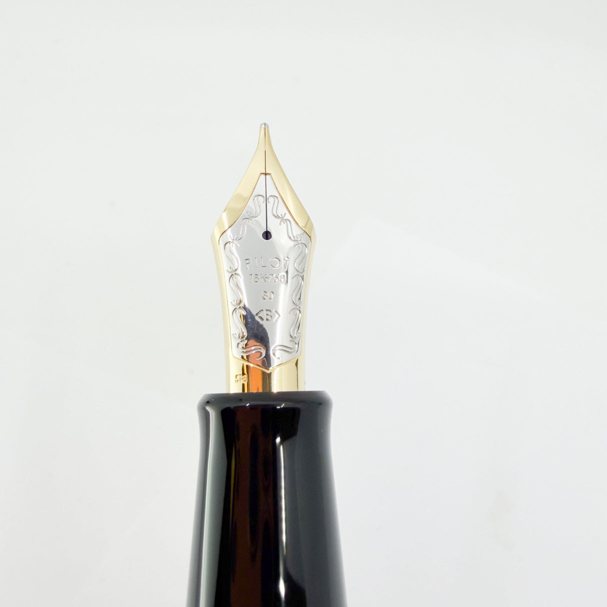 Pilot Namiki Custom 845  Vermillion Urushi Fountain Pen - Broad 18kt Gold Nib