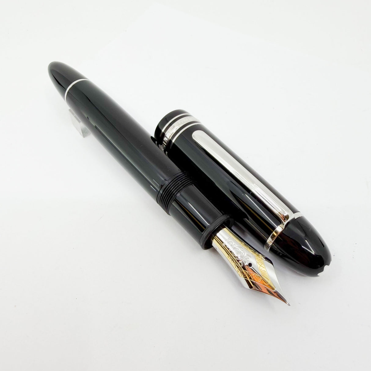 Montblanc Meisterstuck #P149 (Largest) Fountain Pen with Platinum Plated Trim - Fine 18kt Gold Nib