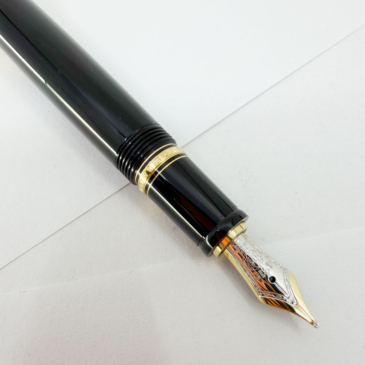 Montblanc Boheme Rouge - Black Resin Fountain Pen - Retractable  Medium 18kt Gold Nib