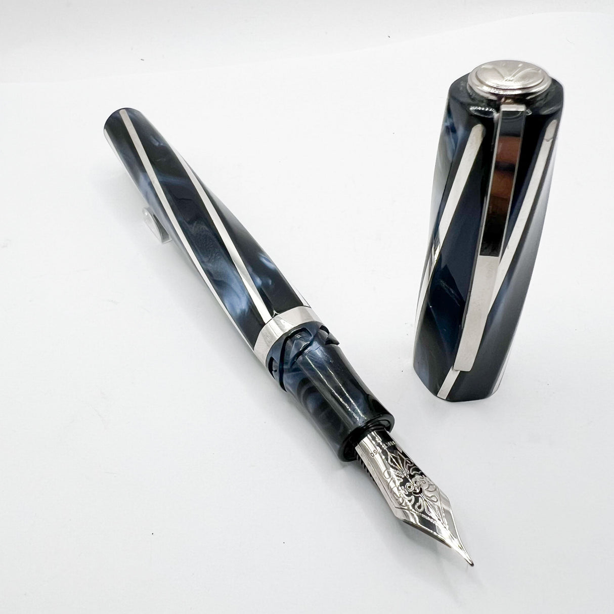 Visconti Divina Elegance Oversize Imperial Blue Fountain Pen  - Fine 18kt Gold Nib