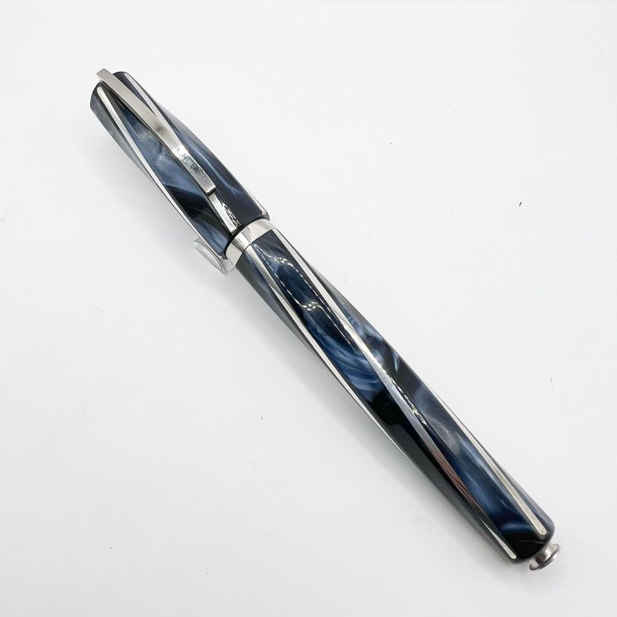 Visconti Divina Elegance Oversize Imperial Blue Fountain Pen  - Fine 18kt Gold Nib